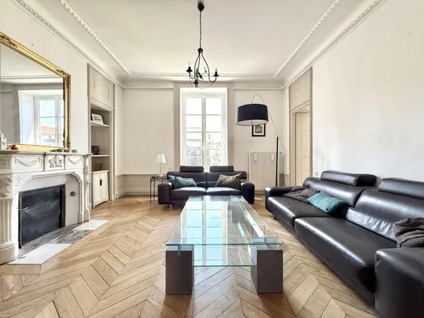 250 M2 de CARACTÈRE en DUPLEX au COEUR DE CLERMONT-FD
