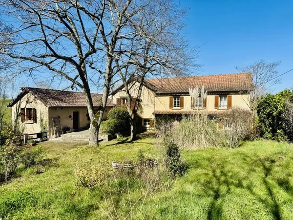 Charmante maison en pierre dans le Tarn avec gîte, piscine et écurie