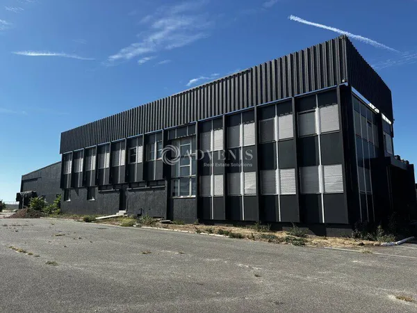 Entrepôt 3780 m²