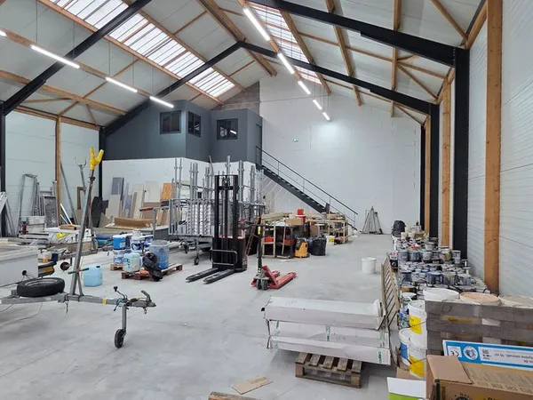 NOUVEAU PRIX - Bâtiment professionnel récent 2024 - Saint-Malo