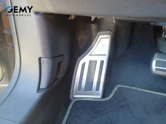 Peugeot 408 phev 225 e-eat8 — photo 20