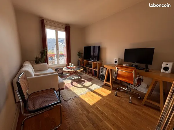 T2 rénové - Plein Sud, traversant, vue dégagée - Paris 18e / Simplon