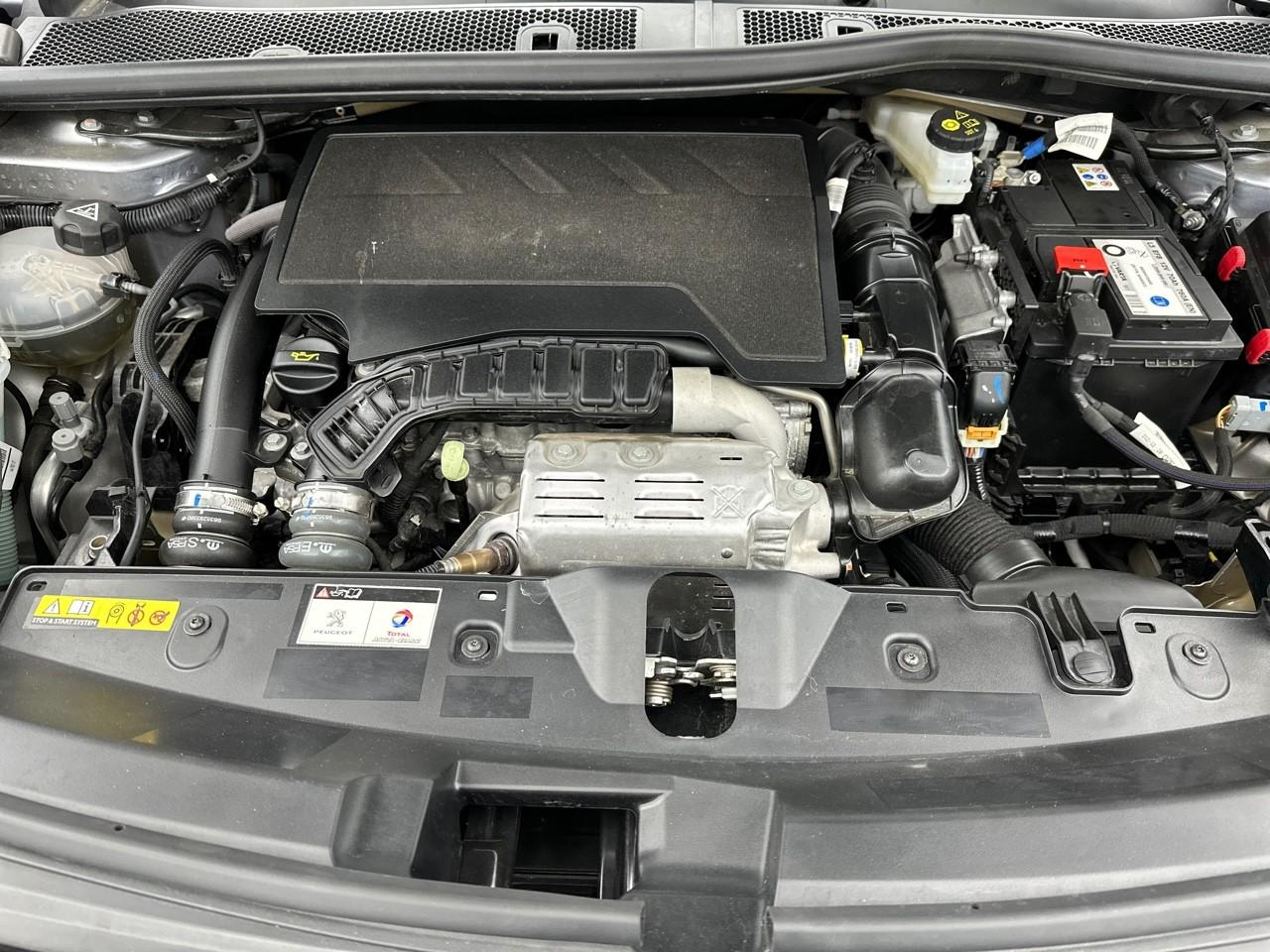 Peugeot 2008 puretech 130 s&s eat8 allure pack — photo 13