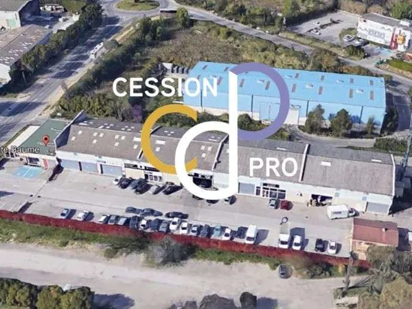 DEUX ENTREPÔTS OU LOCAUX D'ACTIVITÉ DE 187 OU 200