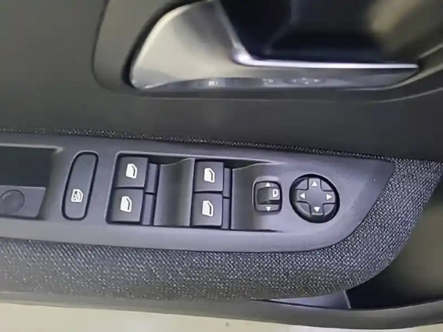 Peugeot 208 puretech 100 s&amp;s bvm6 — photo 91