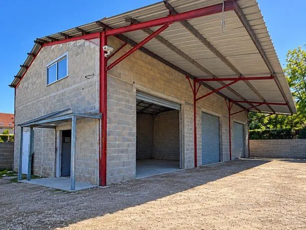 3 locaux d'activité / Stockage à Champs-Sur-Yonne (89)