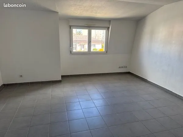 Grand F2 à louer