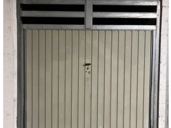 Box fermé - Garage - Place Ste Anne