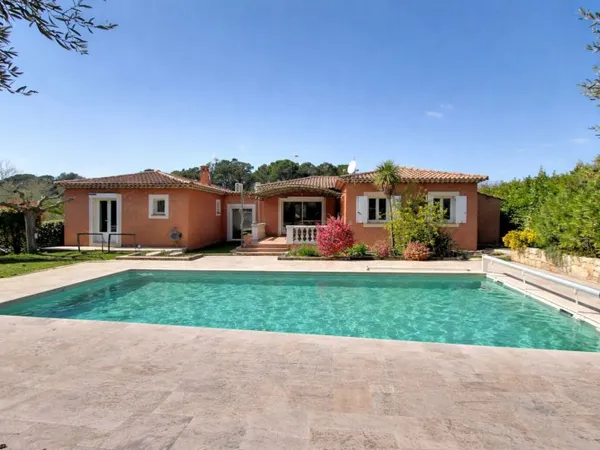 À VENDRE Maison plain-pied 137 m² à Lorgues - Piscine, Garage.