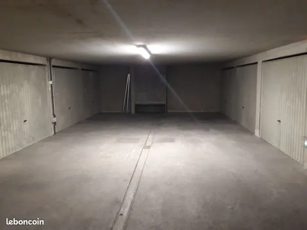 Garage ferme en sous-sol prox jean-mace