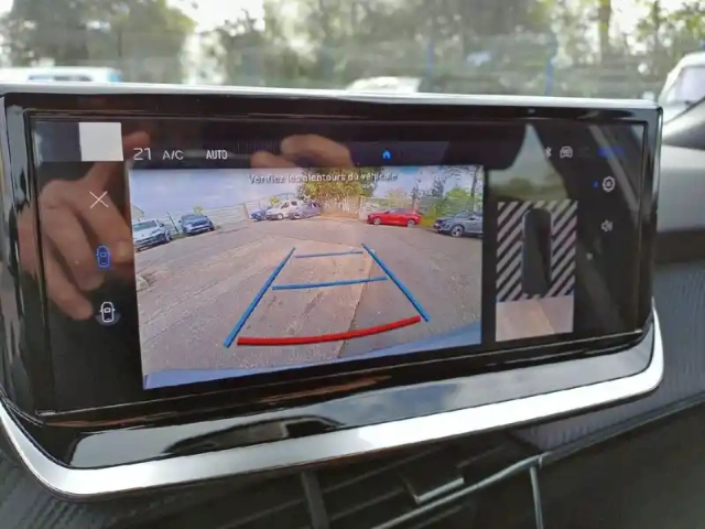 Peugeot 2008 hybrid 145 e-dcs6 — photo 18