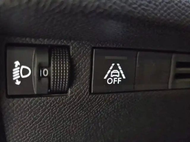 Citroën C4 puretech 130 s&amp;s eat8 — photo 60