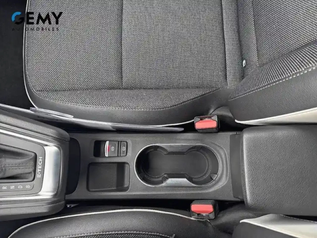 Renault Captur e-tech 145 - 21 — photo 28