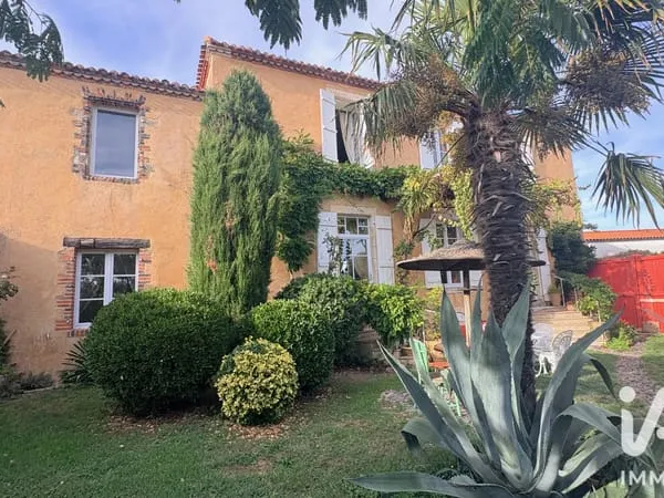Maison 8 pièces 230 m²