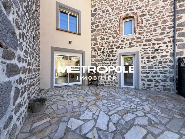 Charmante maison de village rénovée avec extérieur et statio
