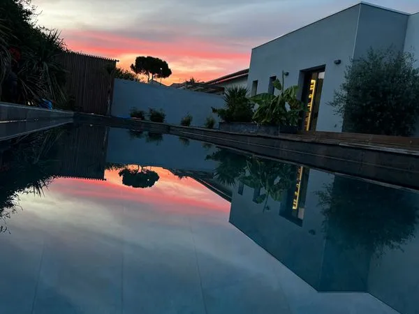 Maison contemporaine avec piscine bali et prestations haut de gamme