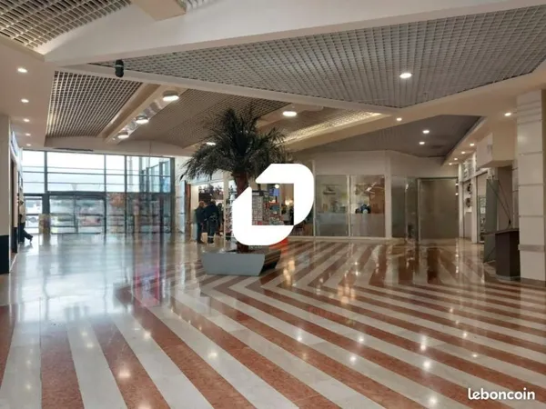 Local commercial 82 m²
