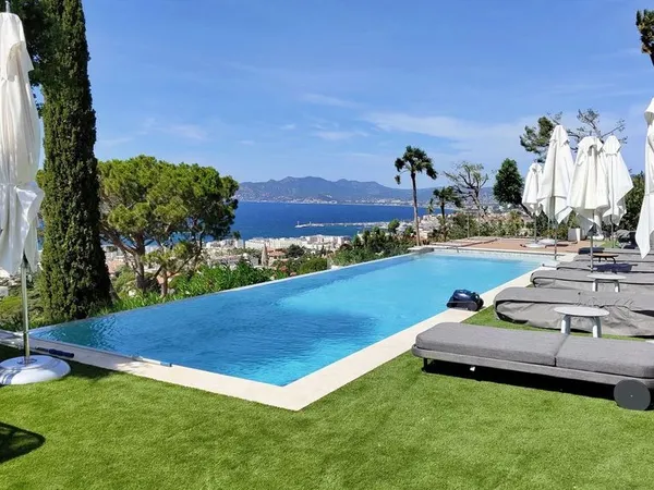 Villa 13 pièces 550 m²