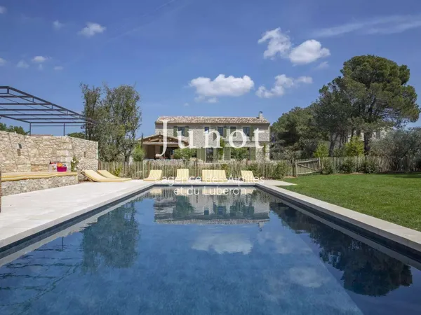 Maison 7 pièces 215 m²