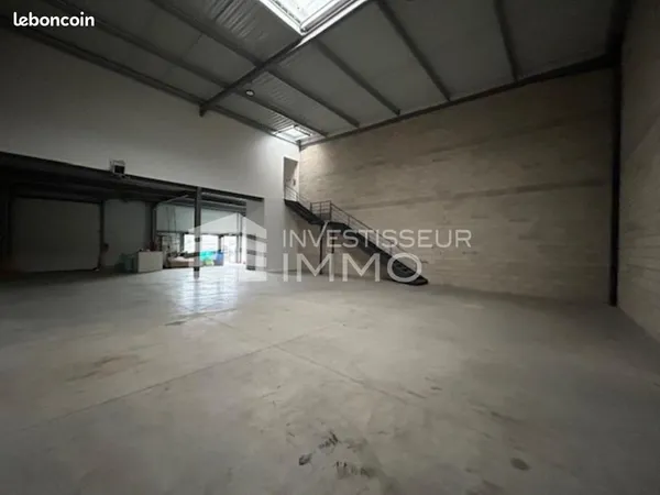 Local industriel 530 m²