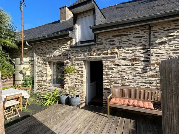 Maison avec jardin et parking à Chateaubourg, gare et commerces à pied