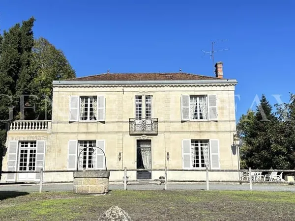 BELLE MAISON EN PIERRE - 290,83 M², JARDIN DE 7 495 M² AVEC PISCINE
