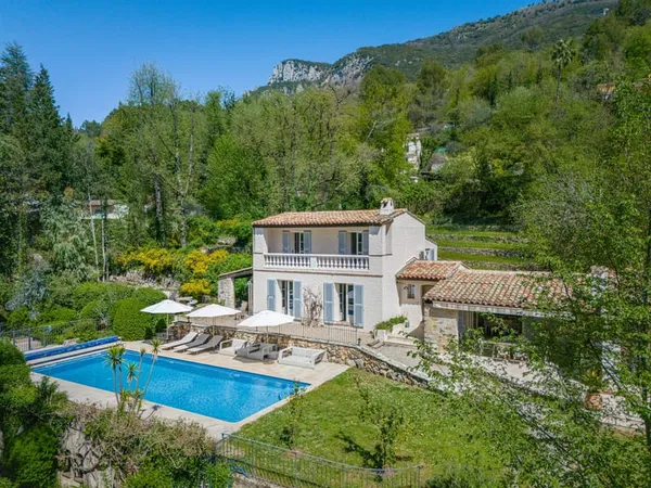 Villa de 175 m2 au calme Terrain de 4 136 m2 Tourrettes-