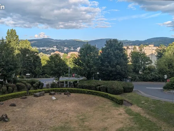 T4 lumineux de 74 m² avec vue dégagée - 1er étage