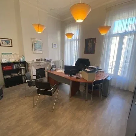 Bureaux 1 pièce 129 m²