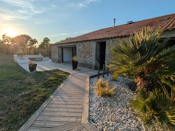 Ancienne grange rénovée - 212 m2 - 1900 m2 de terrain