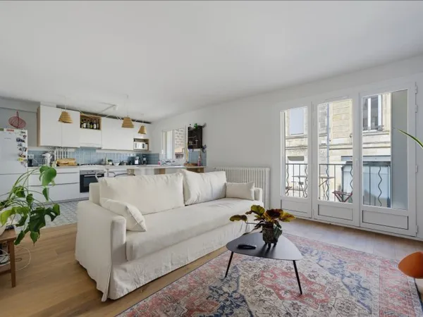 Chartrons - Appartement lumineux T3 avec parking
