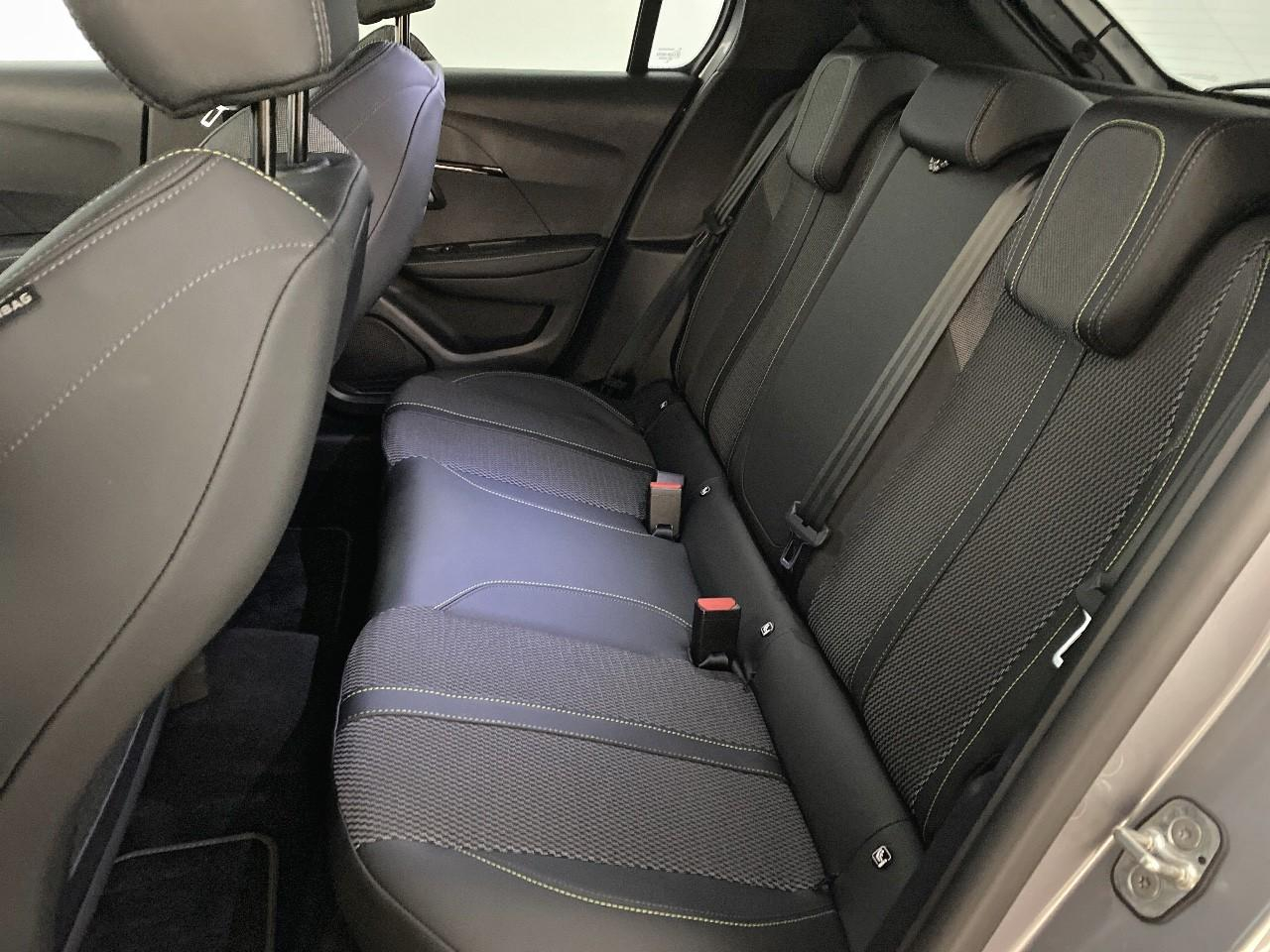 Peugeot 208 hybrid 110 e-dcs6 gt — photo 10