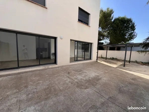 Local 56 m² Lunel-Viel