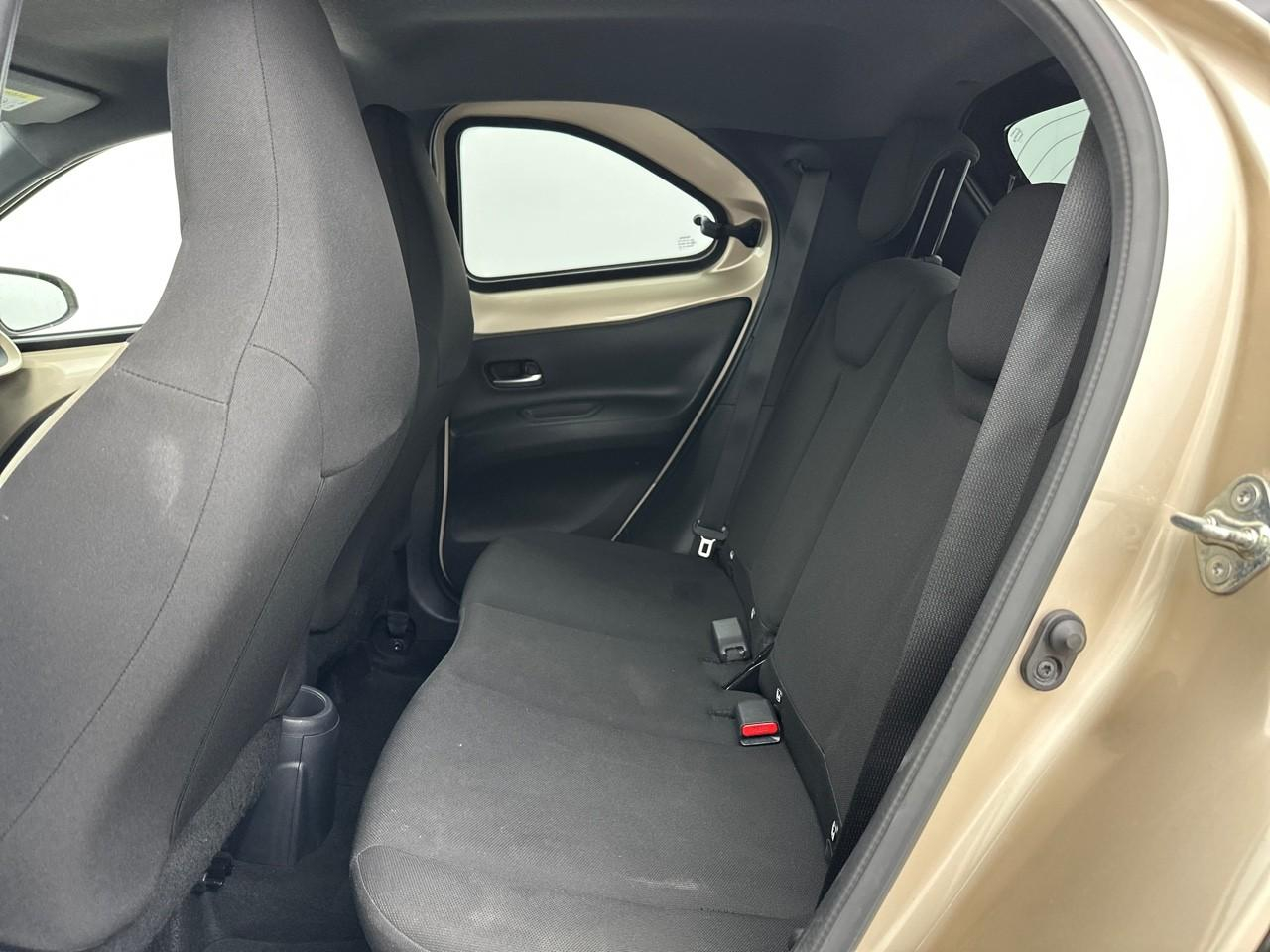 Toyota Aygo 1.0 vvt-i 72 s-cvt design — photo 12