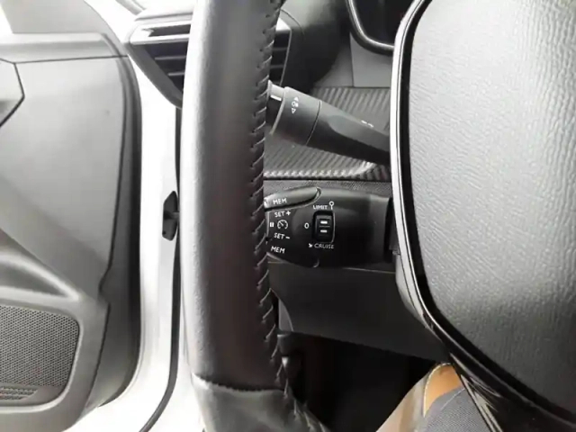 Peugeot 2008 puretech 100 s&amp;s bvm6 — photo 22