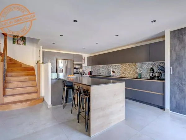 Maison 8 pièces 278 m²