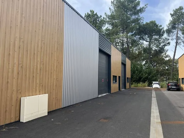 Local d'activité 600 m²