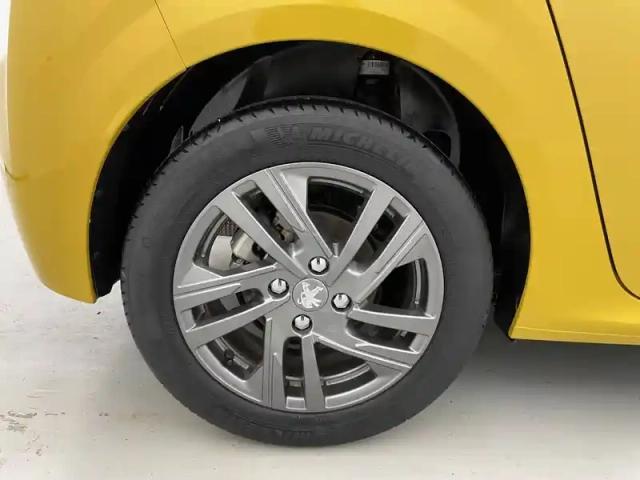 Peugeot 208 puretech 100 s&amp;s bvm6 — photo 19
