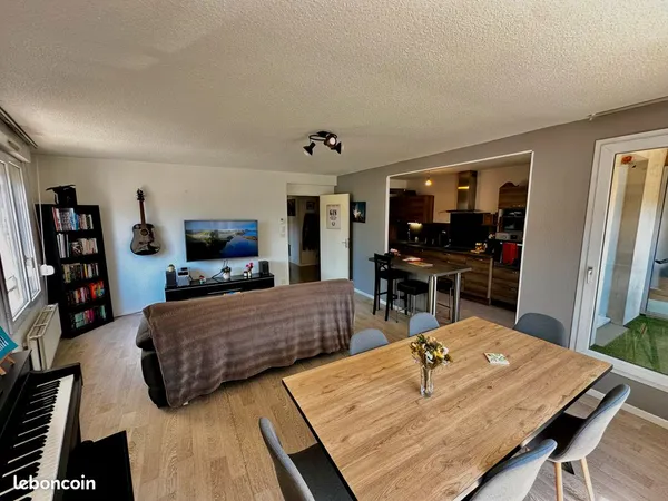 Appartement 77 m² à deux pas de Jaude - Grand garage 27 m² - Lumineux S/O - DPE C - Balcon - Ascense