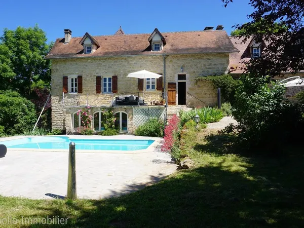 Maison de caractère avec piscine et gîte