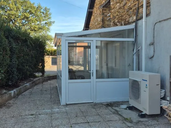 Maison 106m2 entièrement rénovée 3 chambres. 900 euros