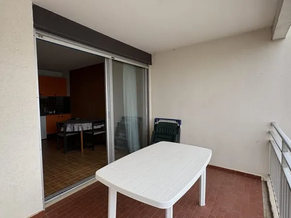Gruissan - Rive Droite : Studio vue port, cellier et parking