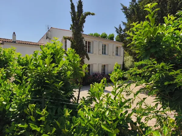 VILLA FAMILIALE 5 CHAMBRES À SAINT-ROMAIN-DE-BENET