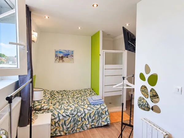 Chambre meublée avec douche et WC privatifs - Tourcoing - 360 /mois charges comprises