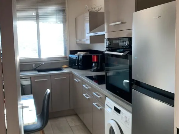 T3 meublé 74 m² traversant - 4 balcons (24 m² ext.) - Parking & Cave - Résidence calme avec ascenseu