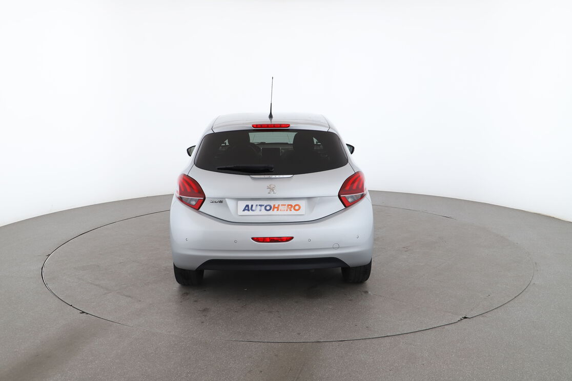 Peugeot 208 1.6 Blue-HDi Style — photo 4