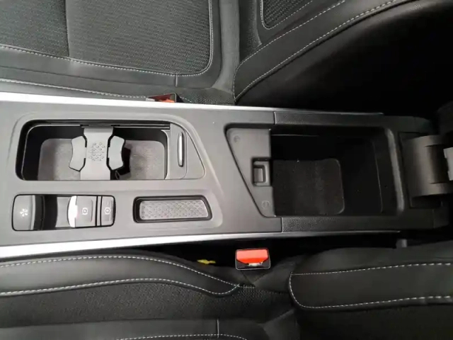 Renault Megane iv estate e-tech plug-in hybrid 160 — photo 38