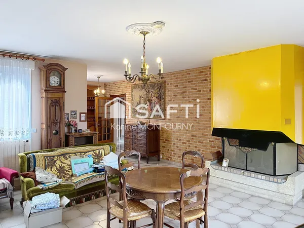 Maison spacieuse avec garage, jardin et dépendances