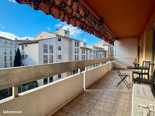 Superbe T3 Rénové (73m²) + Vaste Balcon Sud (18m²) - La Joliette / Fauchier
