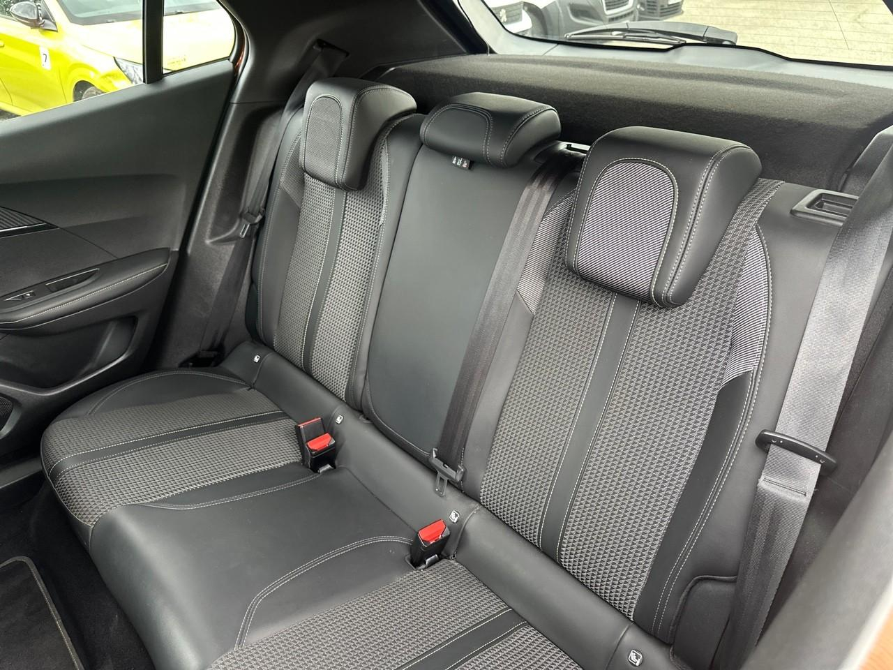 Peugeot 2008 1.2 puretech 130ch s&s gt eat8 — photo 10